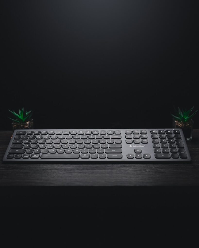 gray wireless computer keyboard